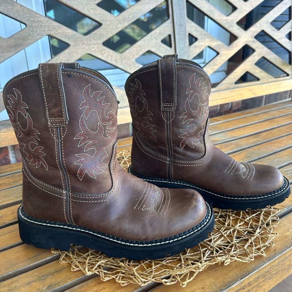WOMENS Ariat FAT BABY style cowboy boots size 7.5